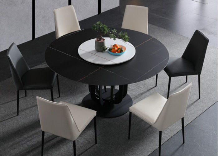 Mesa de comedor del top de la pizarra del restaurante