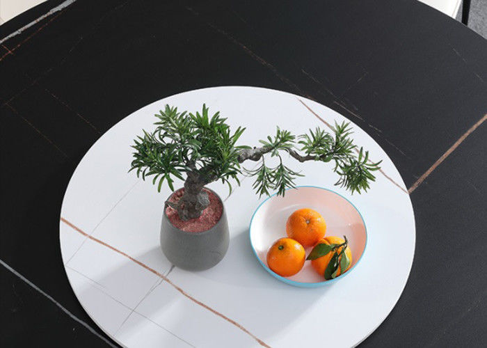 Mesa de comedor del top de la pizarra del restaurante