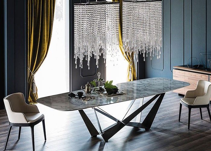 Mesa de comedor de mármol del hotel con las piernas de acero inoxidables